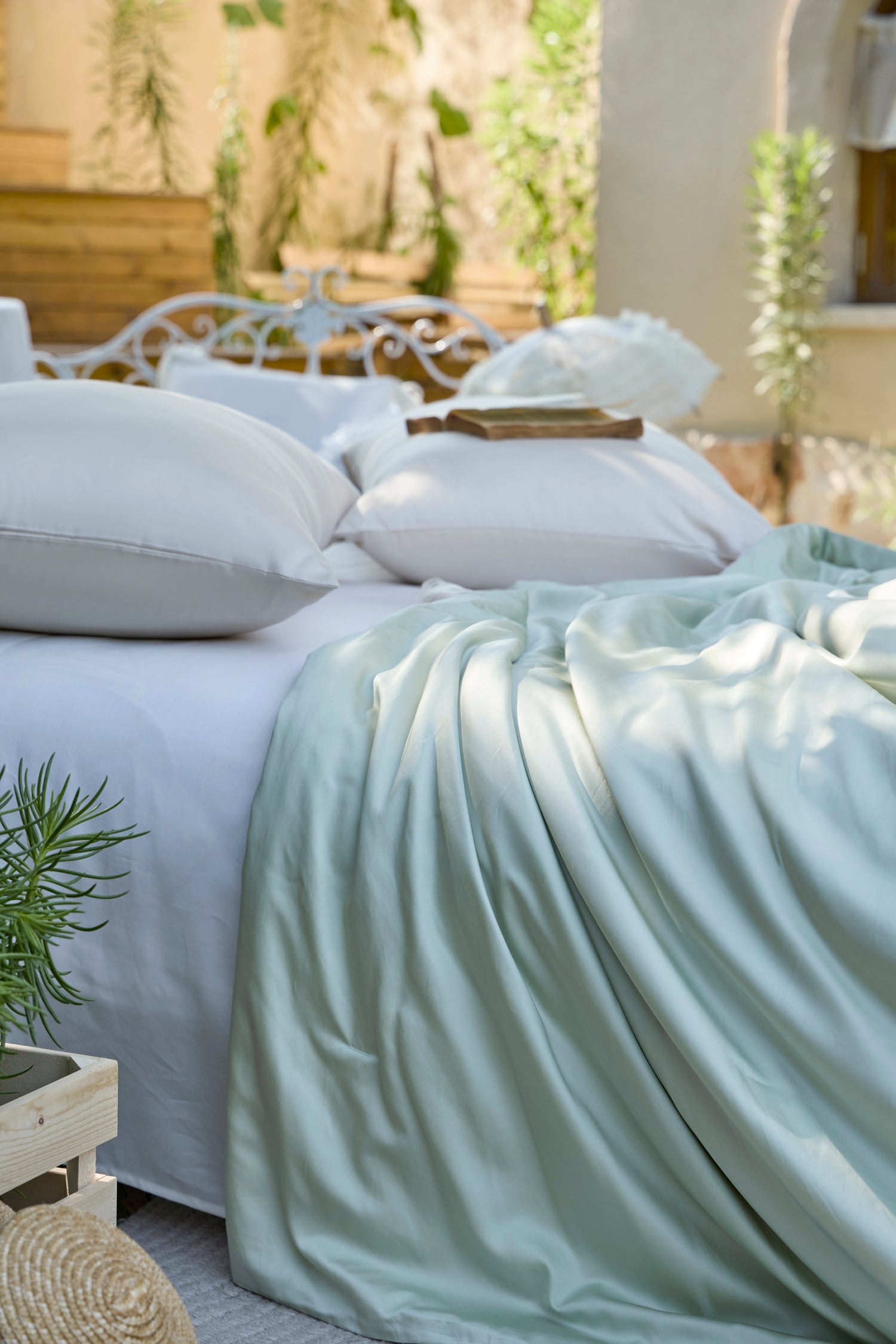 Stay Cool and Comfortable: How Tencel Silk Blankets Improve Sleep Quality