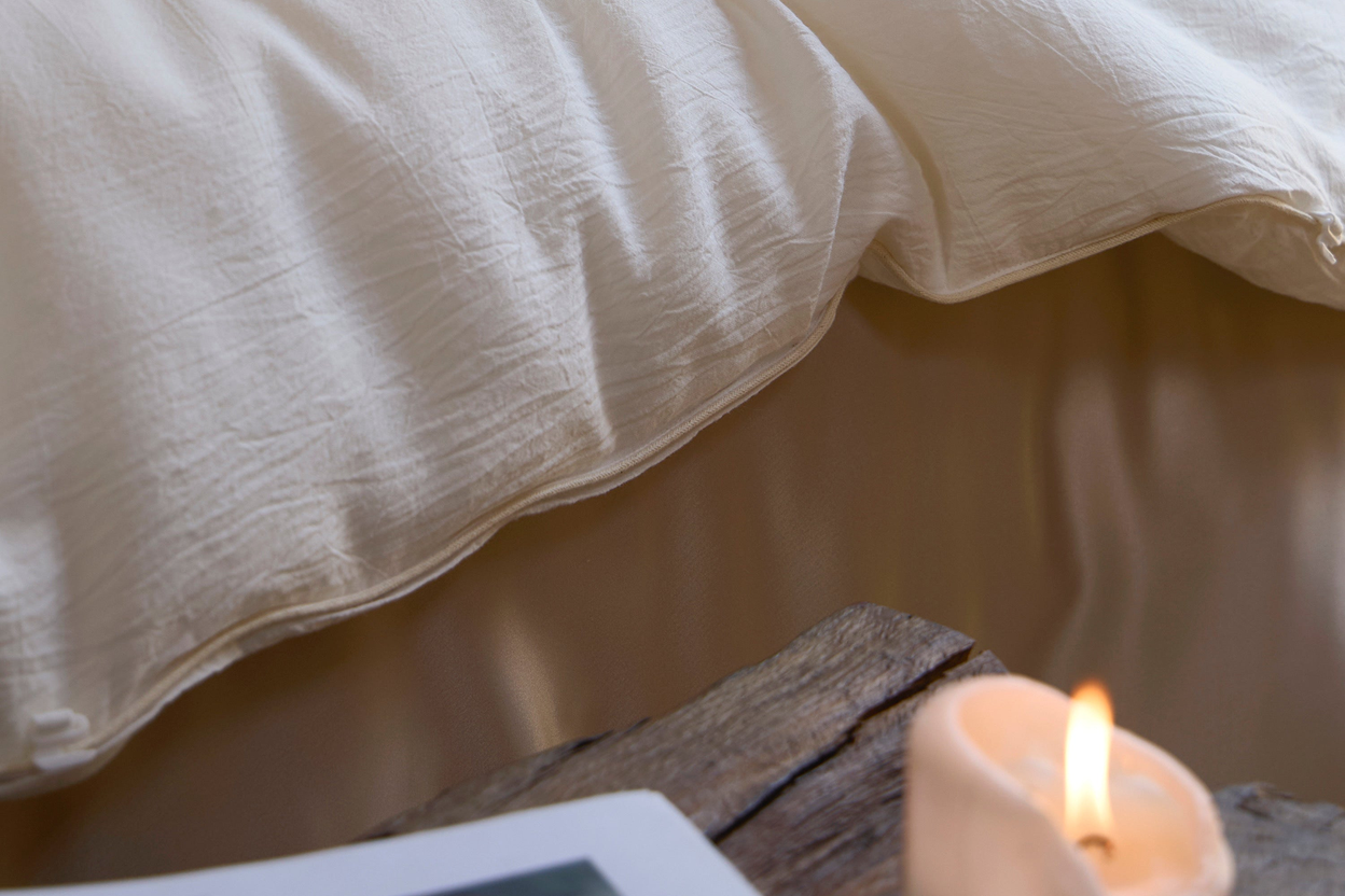 The Difference Between a Silk Duvet Insert and a Comforter