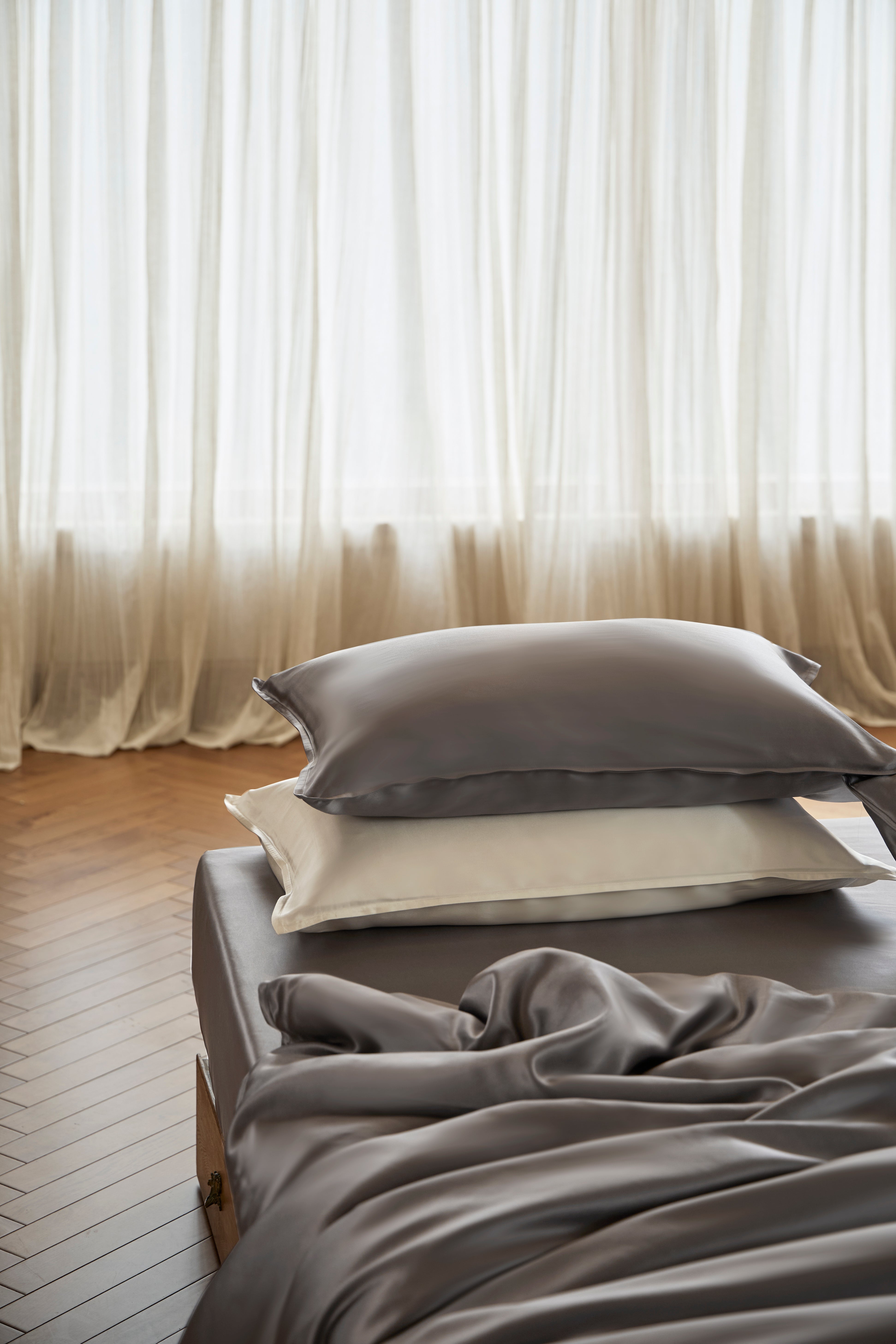 100% 25MM Mulberry Silk Move-in Bundle (4 Pcs)