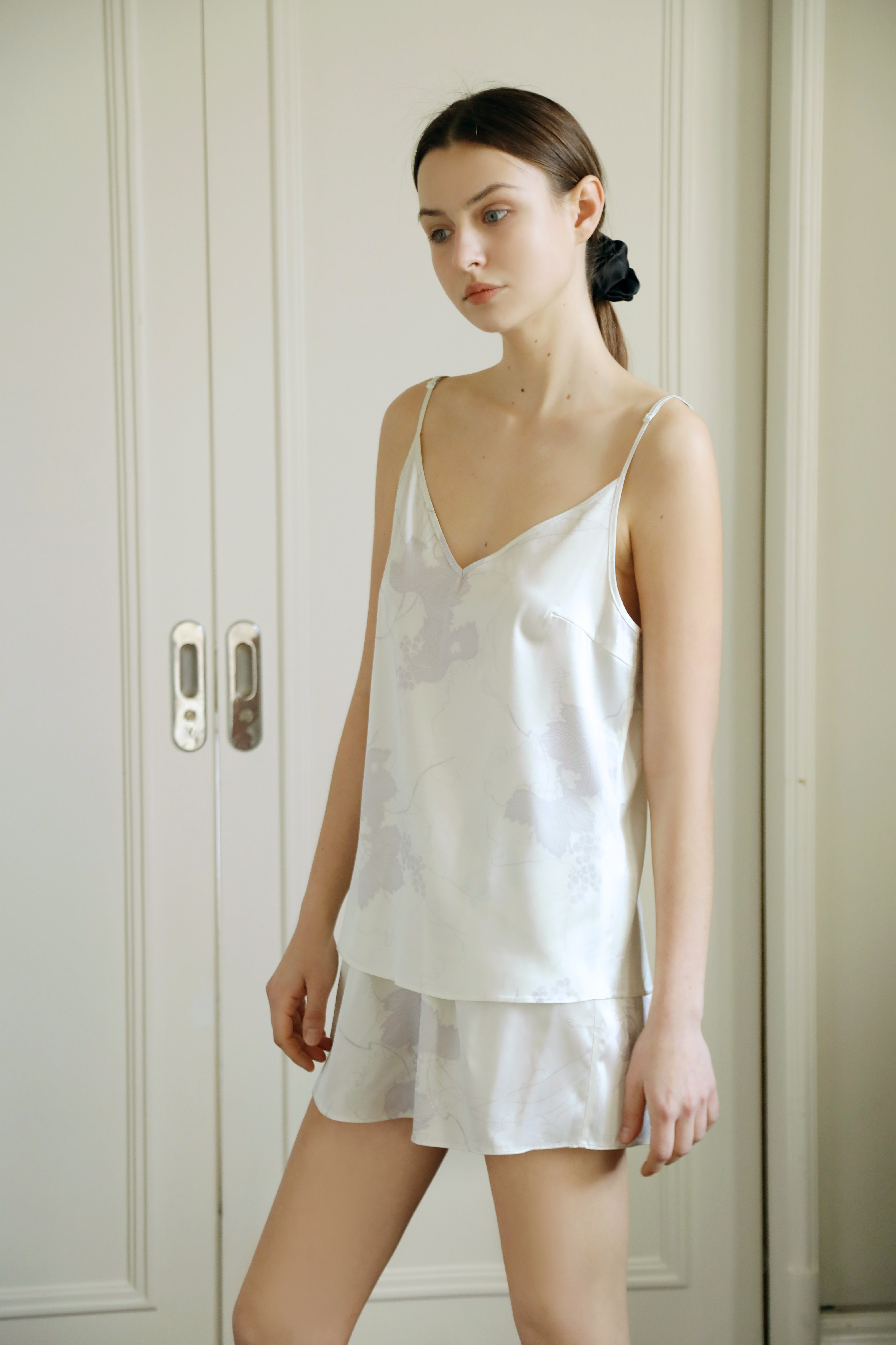 Fading Moon - Silk camisole and matching shorts