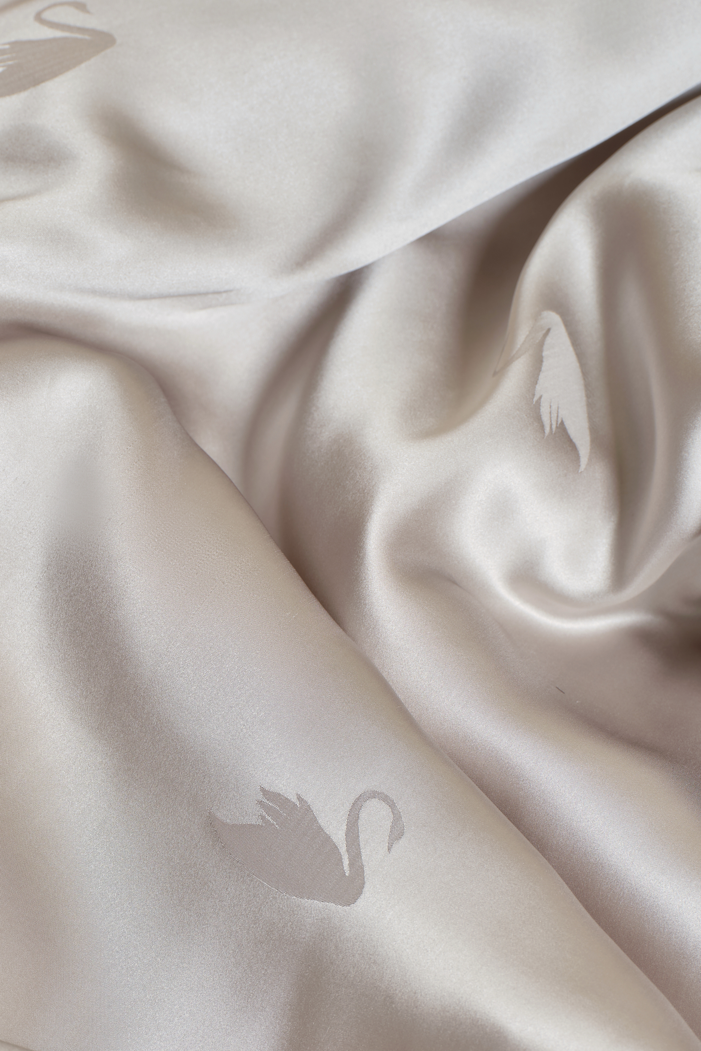 Baby Swan Mulberry Silk Comforter & Duvet Bundle