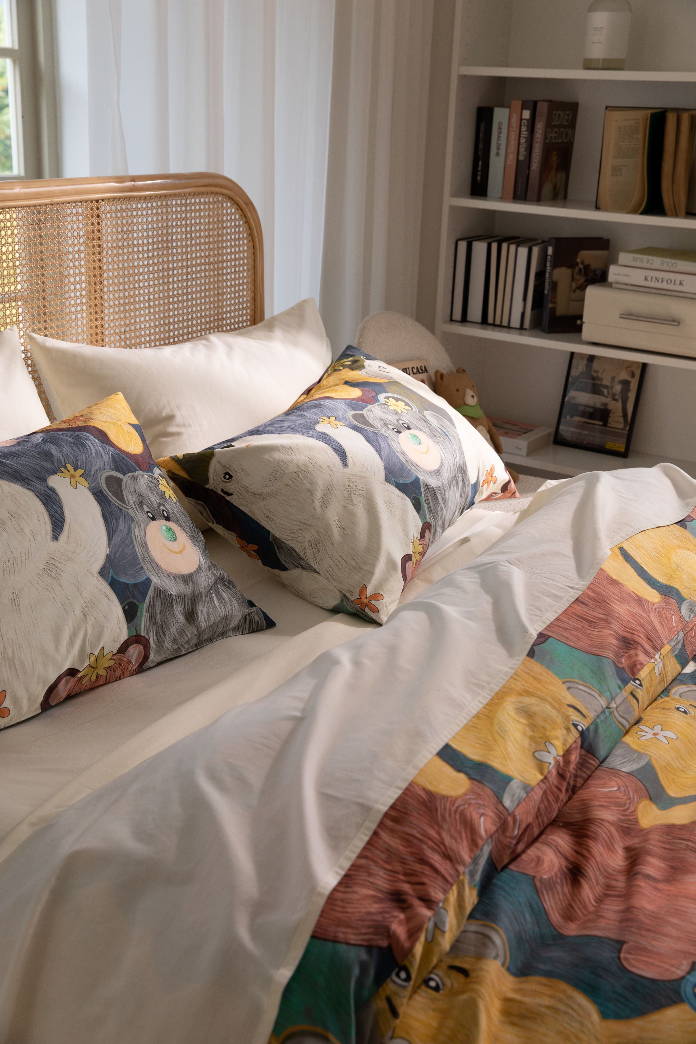 Classic Cotton Bedding Sets - The Bear Duvet Cover + Off White Sheet Set - 7 piece set