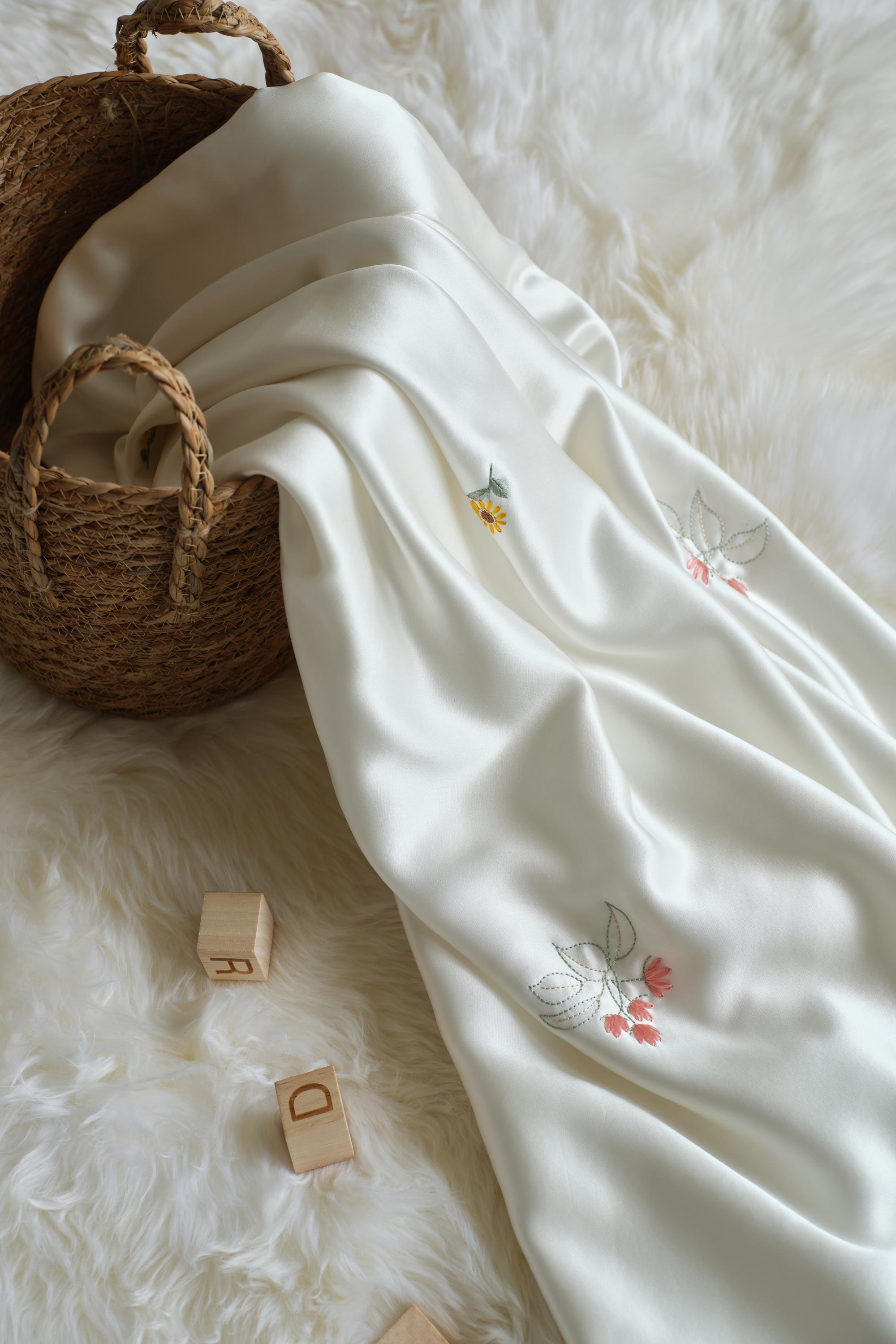 苏州手工刺绣丝绸婴儿毯