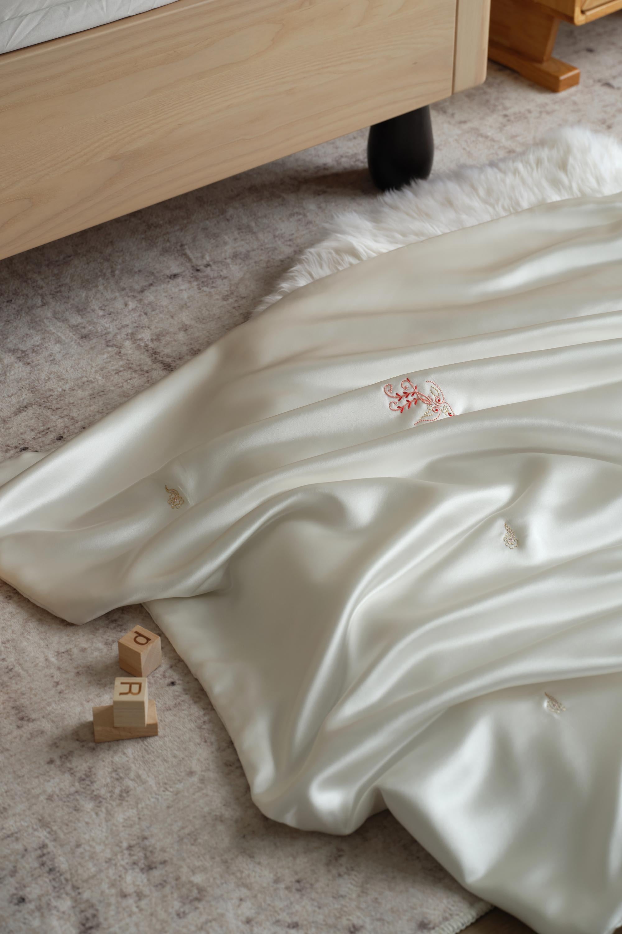 苏州手工刺绣丝绸婴儿毯