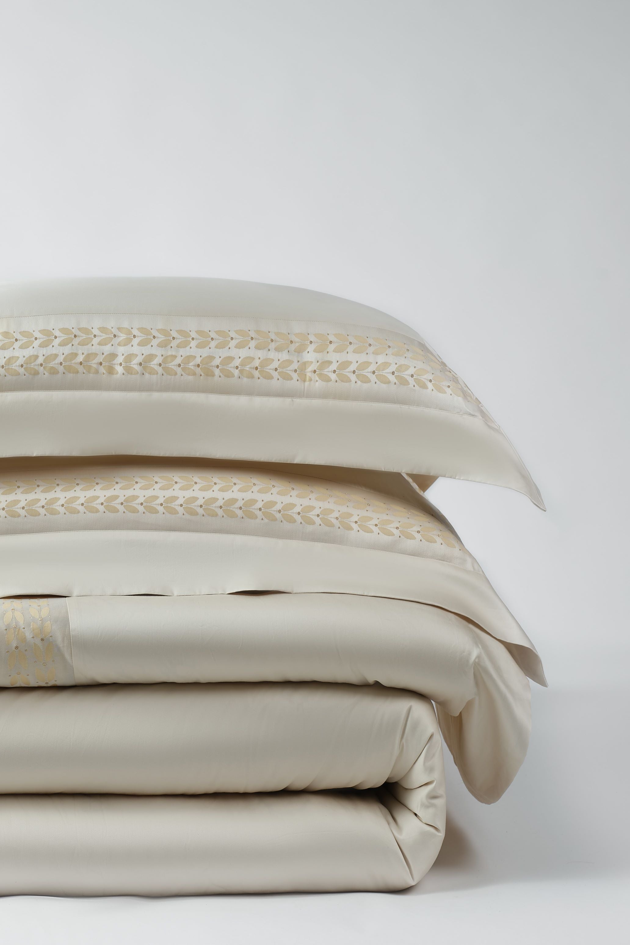 Noble Creamy Embroidered bedding Set - 200S