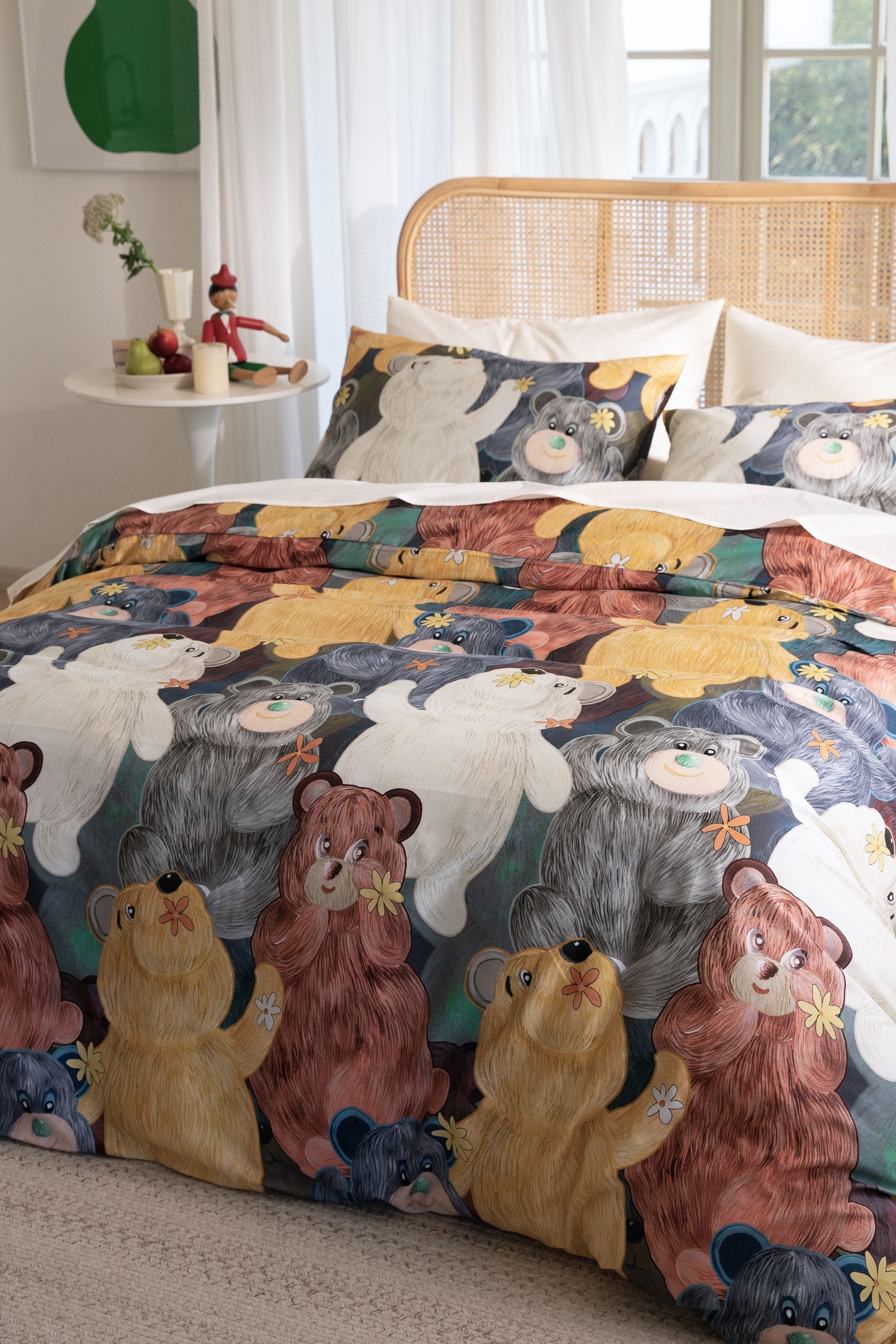 Classic Cotton Bedding Sets - The Bear Duvet Cover + Off White Sheet Set - 7 piece set