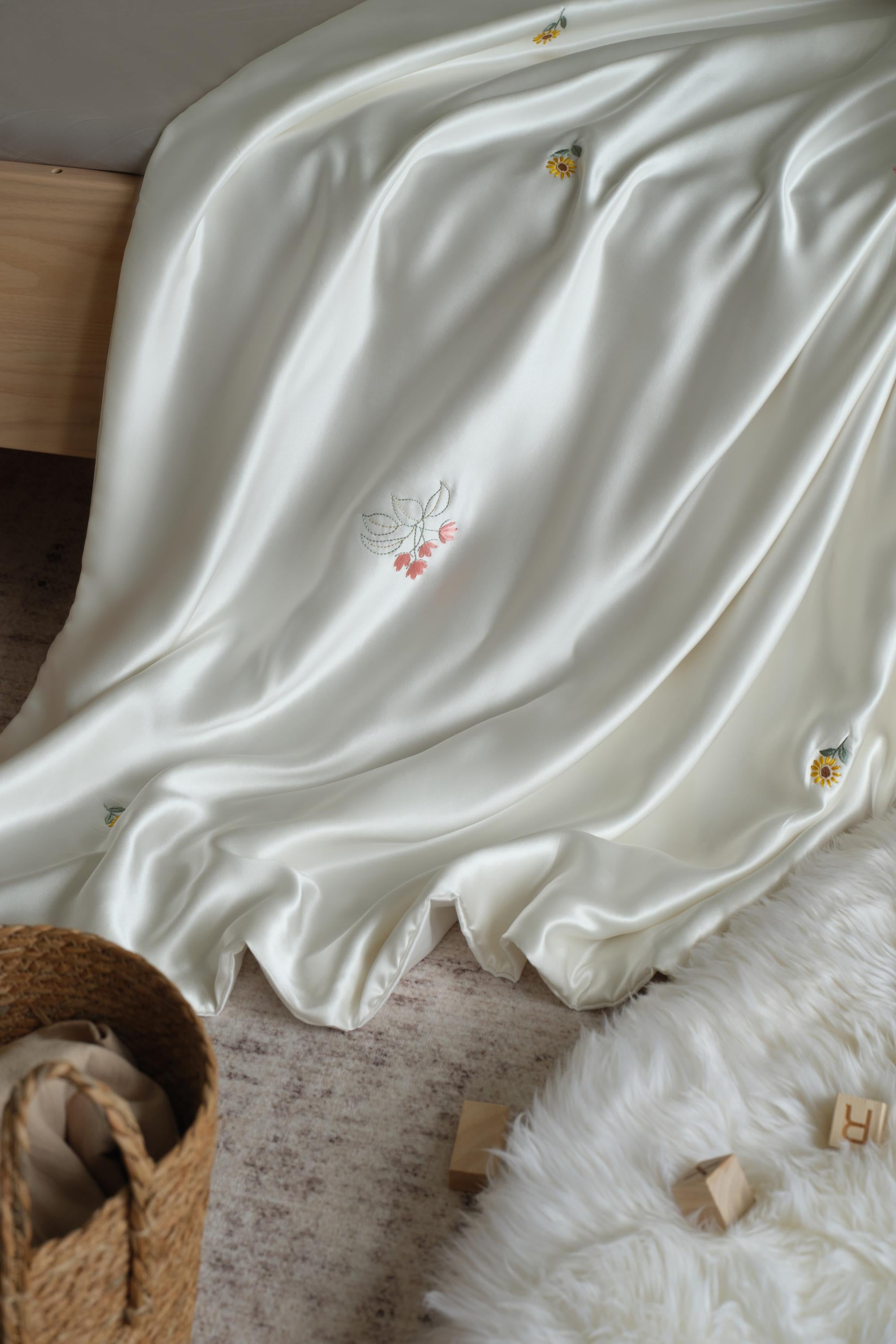 苏州手工刺绣丝绸婴儿毯