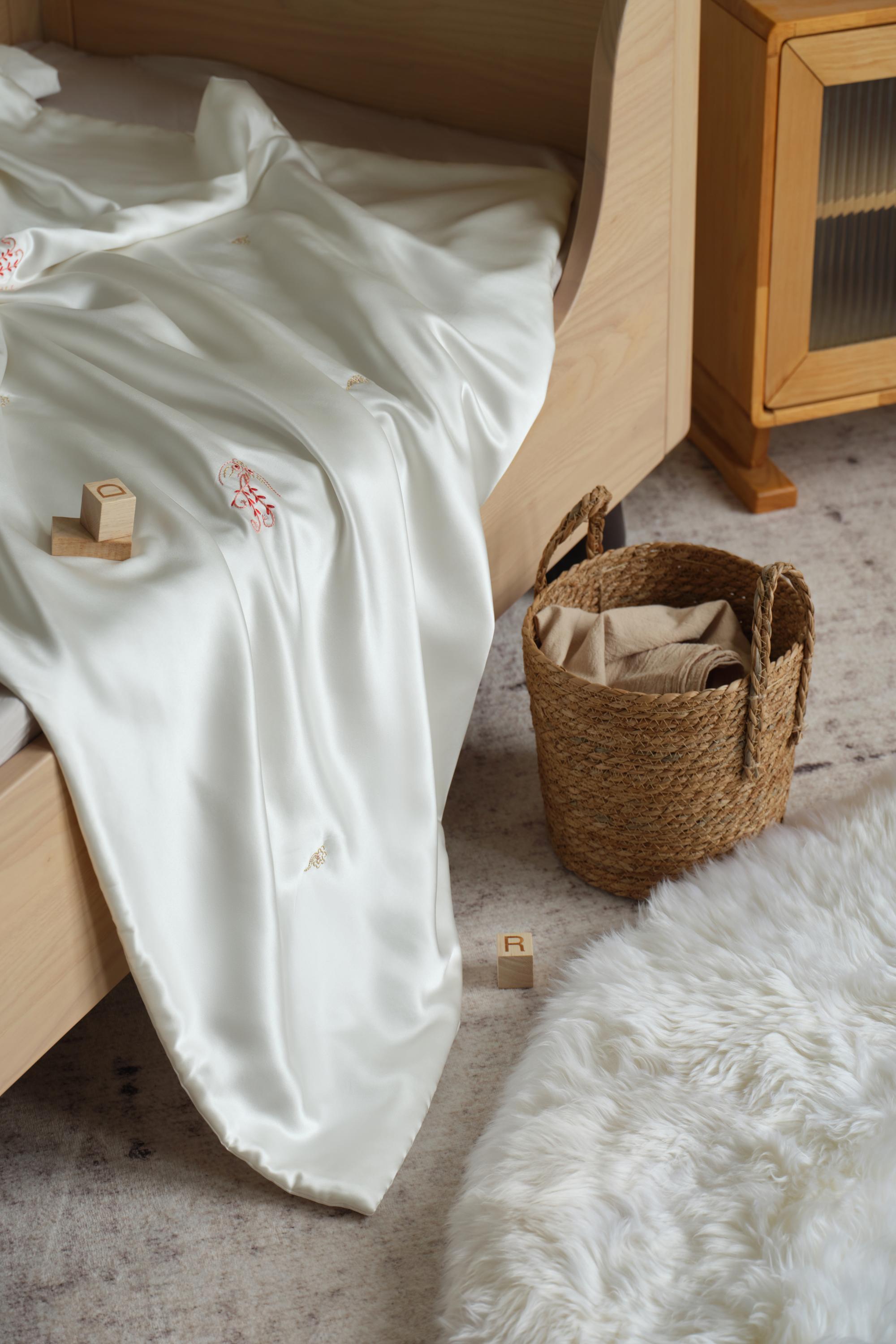 苏州手工刺绣丝绸婴儿毯