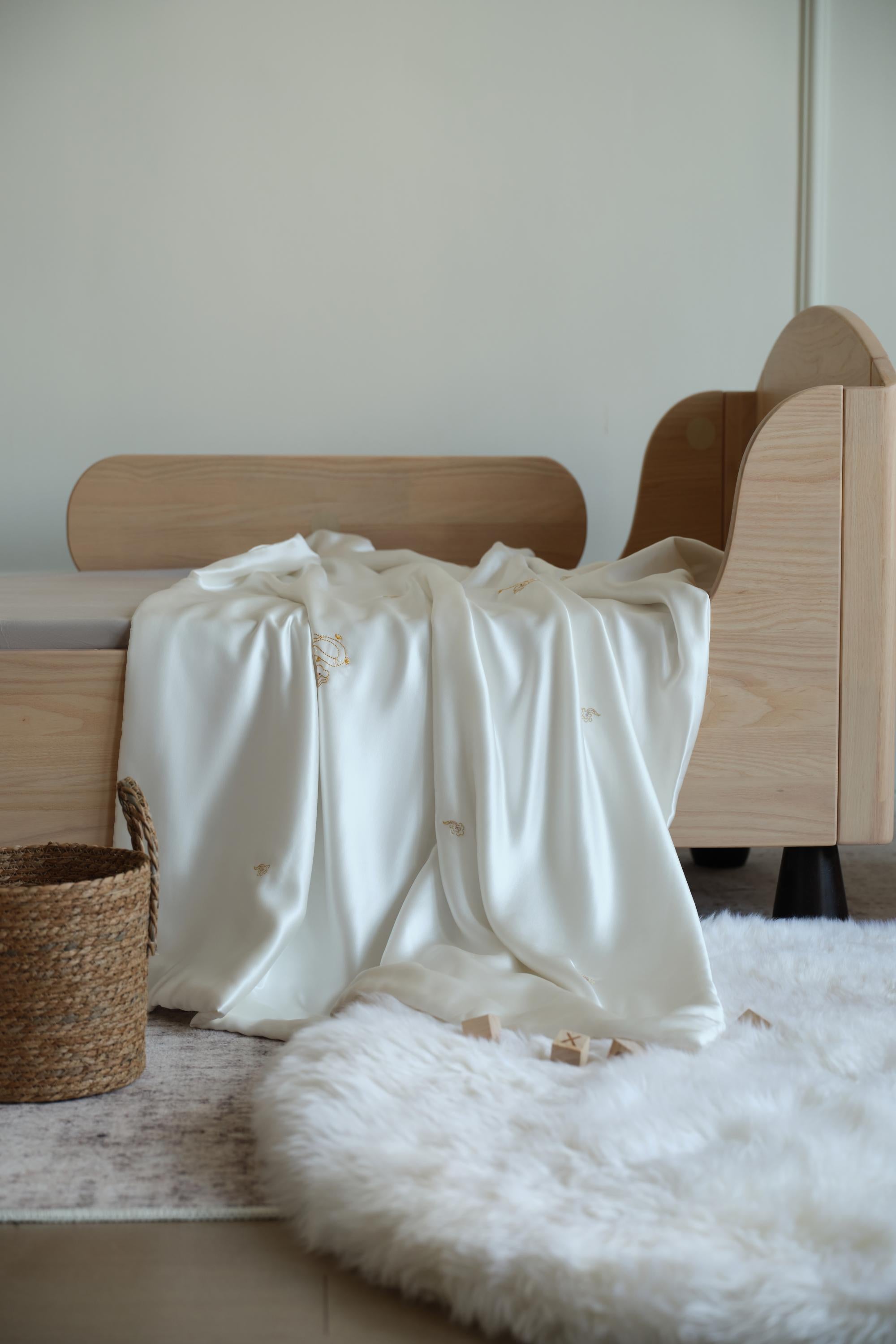 苏州手工刺绣丝绸婴儿毯